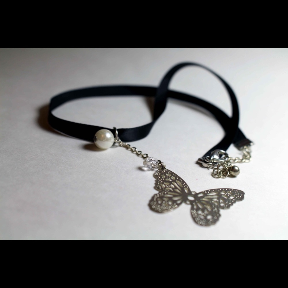Butterfly Choker - Picture 2 of 3